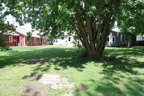 10 E 4th Street Morris MN 56267