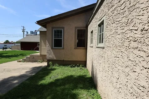 10 E 4th Street Morris MN 56267