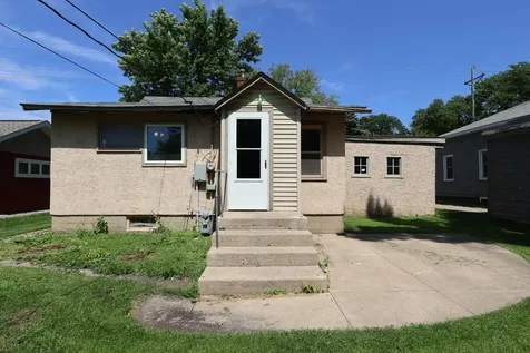 10 E 4th Street Morris MN 56267