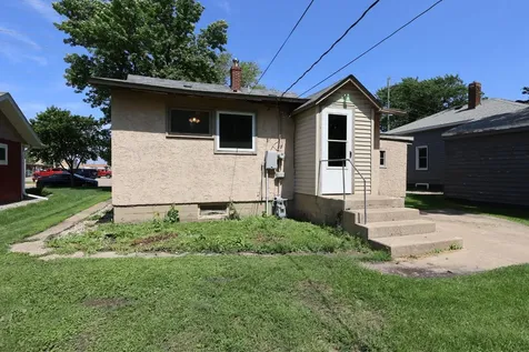 10 E 4th Street Morris MN 56267
