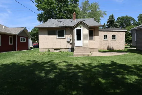10 E 4th Street Morris MN 56267