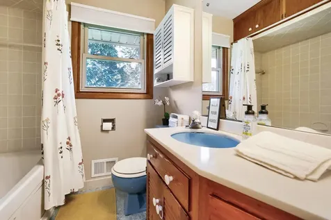 3718 Commodore Drive Brooklyn Center MN 55429
