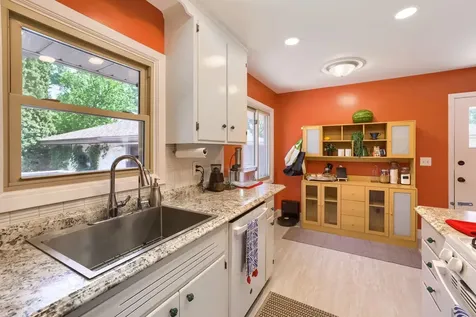 3718 Commodore Drive Brooklyn Center MN 55429