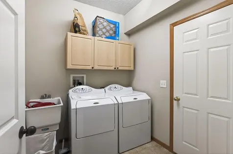 4693 Bloomberg Lane Inver Grove Heights MN 55076