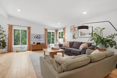 9137 Forest Hills Circle Bloomington MN 55437