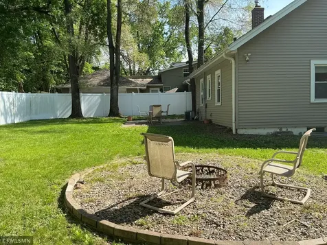 1762 Edgerton Street Maplewood MN 55117