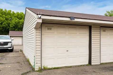 5737 80th Avenue N Brooklyn Park MN 55443