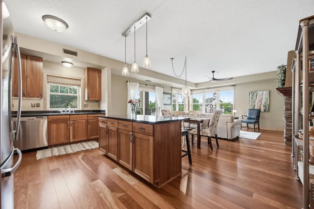 2201 Village Lane Bloomington MN 55431