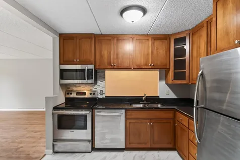 10501 Cedar Lake Road Minnetonka MN 55305