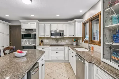 10110 Oak Shore Drive Lakeville MN 55044