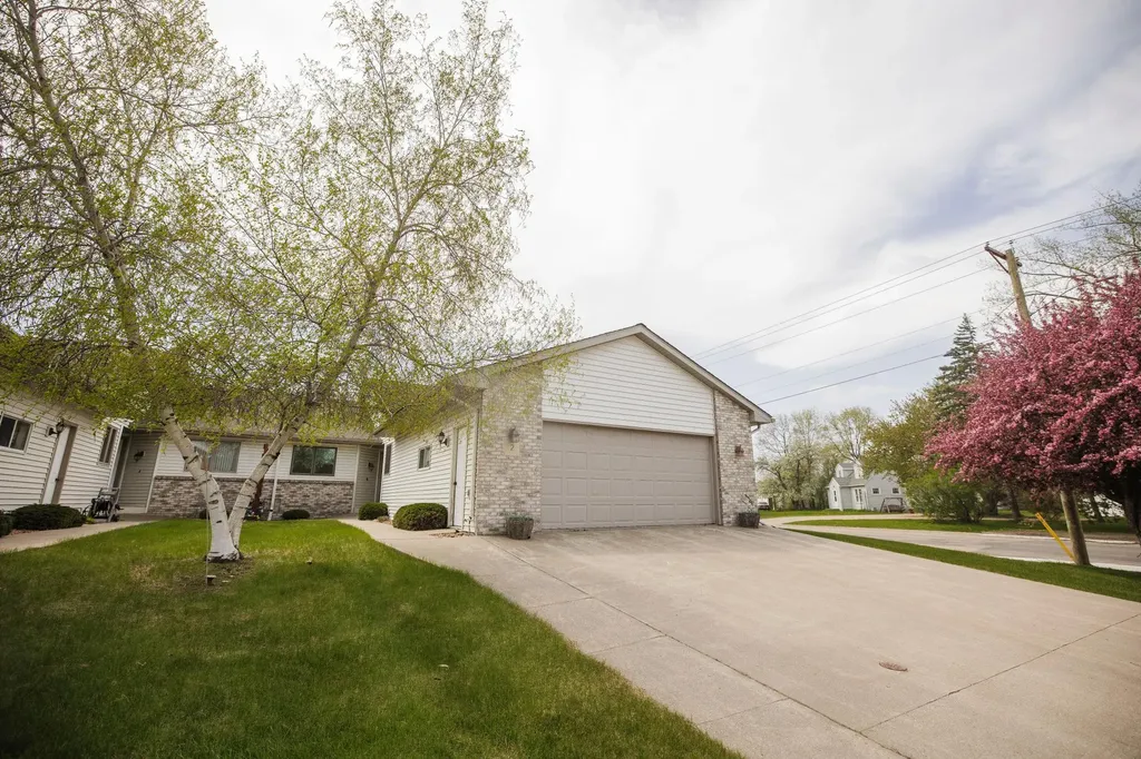 2 Line Drive Morris MN 56267