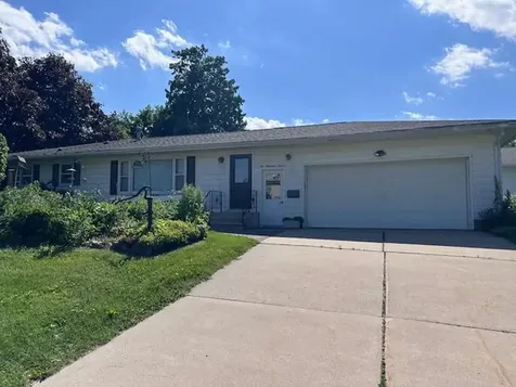 207 N Pine Street Caledonia MN 55921