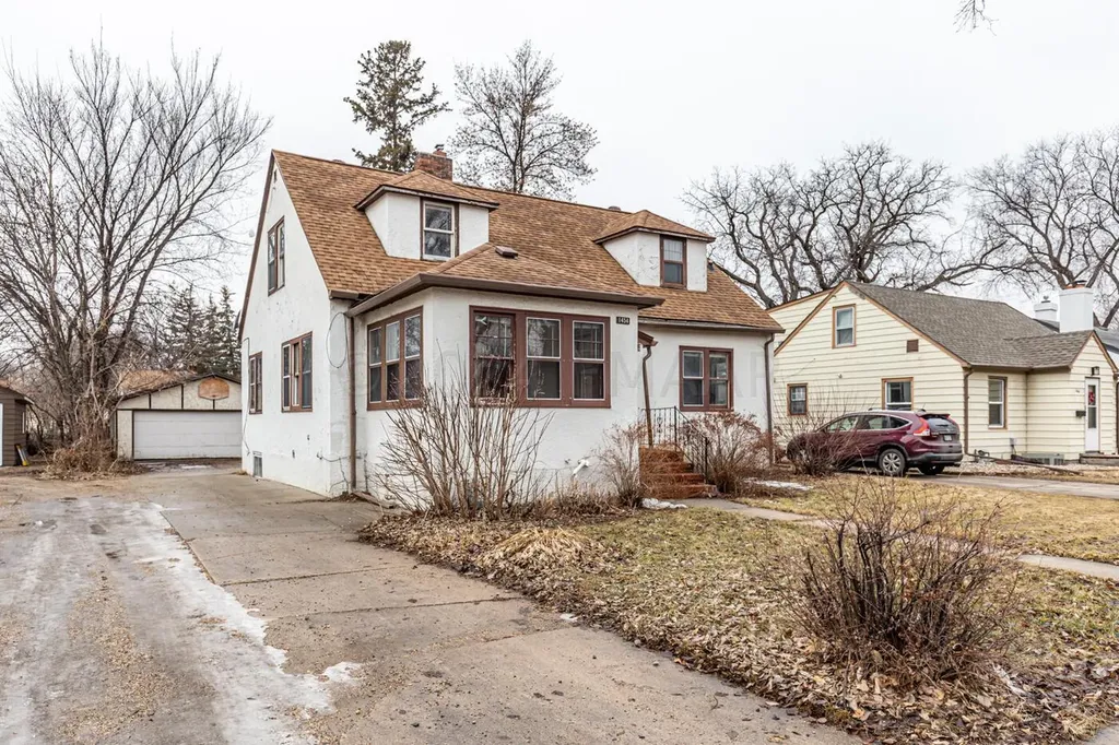 1454 10th Street N Fargo ND 58102