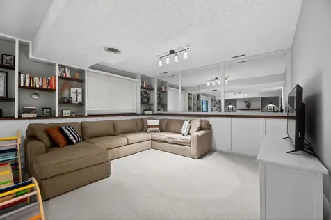 7191 Frontier Trail Chanhassen MN 55317