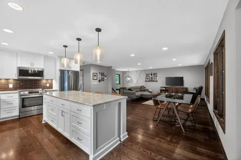7191 Frontier Trail Chanhassen MN 55317