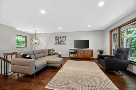 7191 Frontier Trail Chanhassen MN 55317