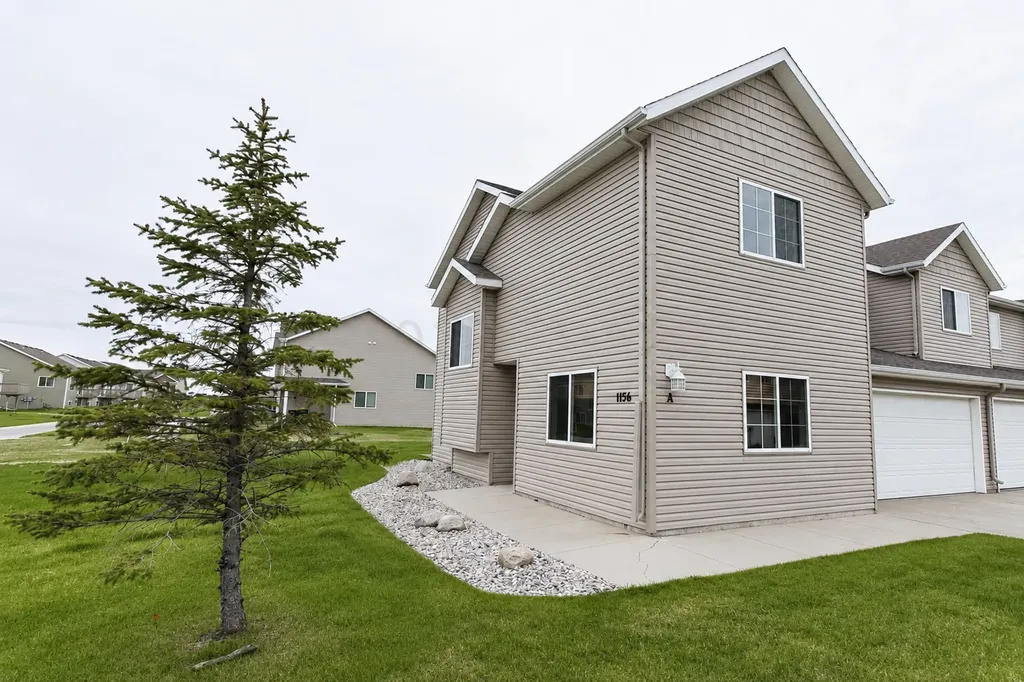 1156 42nd Avenue W West Fargo ND 58078