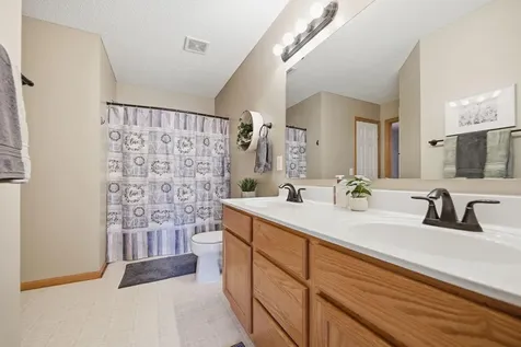 8630 Quarry Ridge Lane Woodbury MN 55125