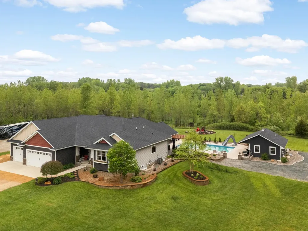 8662 240th Street E Lakeville MN 55044