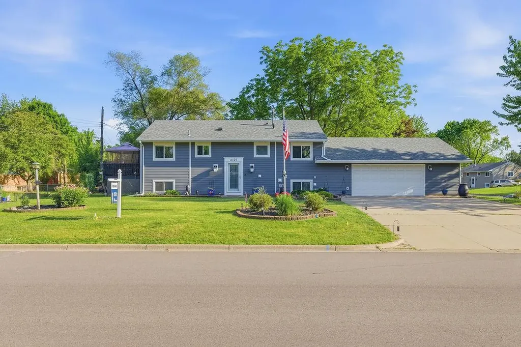 2101 Laramie Trail Brooklyn Park MN 55444