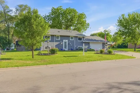 2101 Laramie Trail Brooklyn Park MN 55444