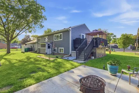 2101 Laramie Trail Brooklyn Park MN 55444