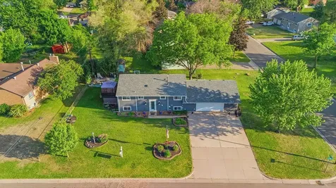 2101 Laramie Trail Brooklyn Park MN 55444