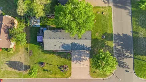 2101 Laramie Trail Brooklyn Park MN 55444