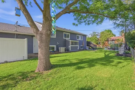 2101 Laramie Trail Brooklyn Park MN 55444