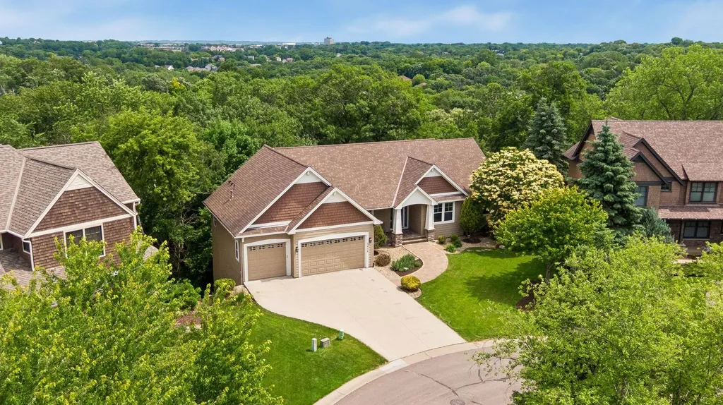 3958 Greystone Ridge Eagan MN 55122