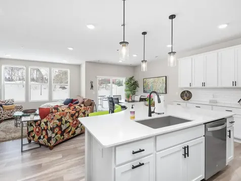 4876 Avery Court Eagan MN 55123