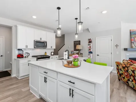 4876 Avery Court Eagan MN 55123
