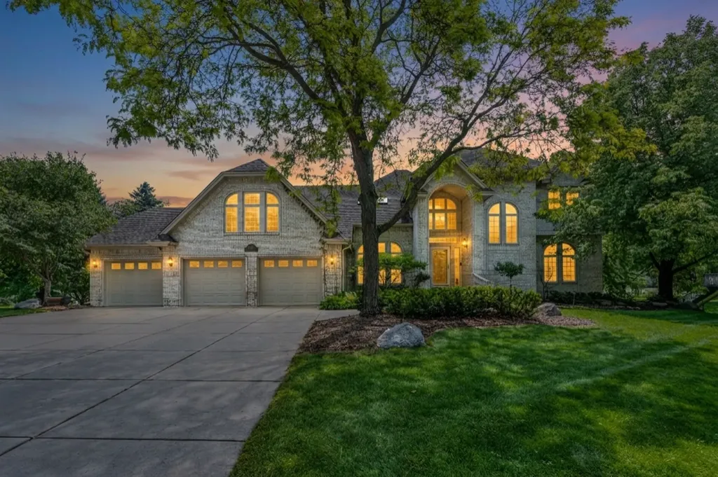 6210 Deerwood Circle N Plymouth MN 55442