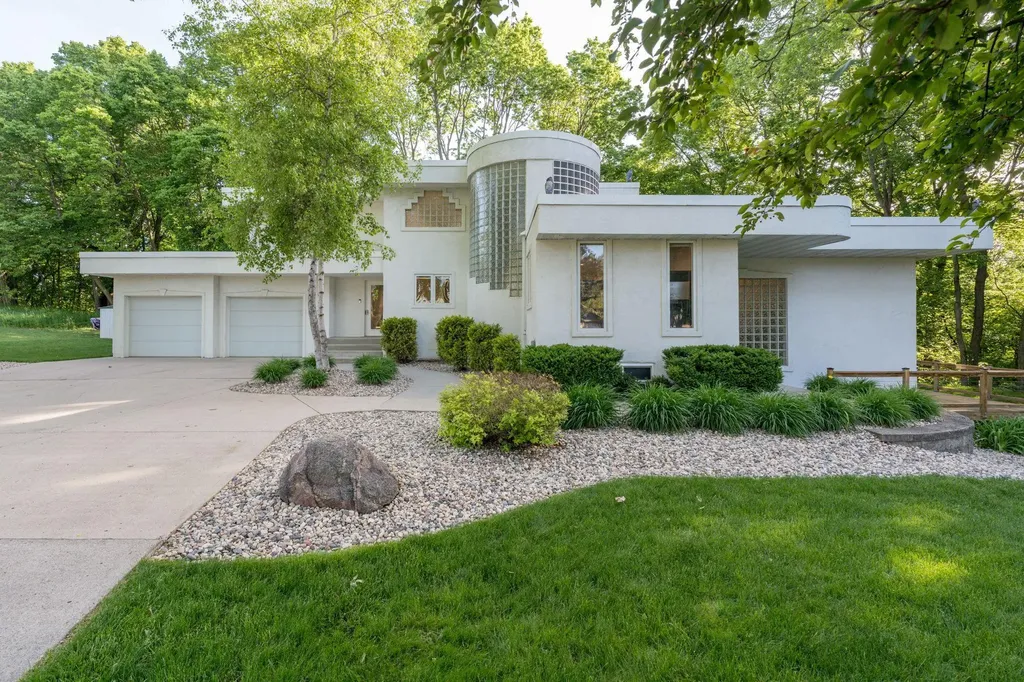 317 Meadow Woods Drive Mankato MN 56001