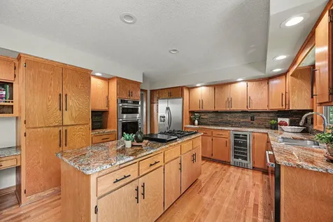 16480 Kingswood Drive Lakeville MN 55044