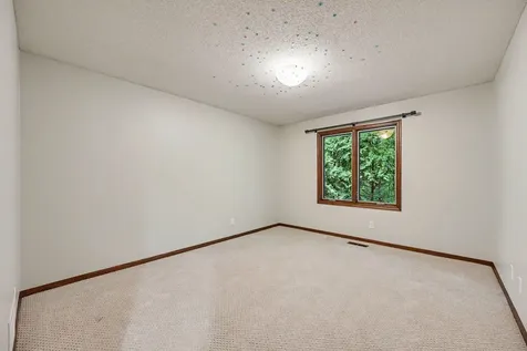 16480 Kingswood Drive Lakeville MN 55044