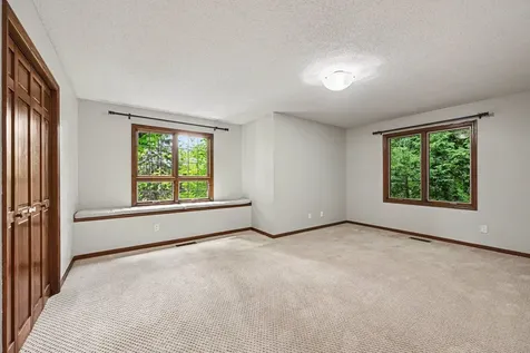 16480 Kingswood Drive Lakeville MN 55044