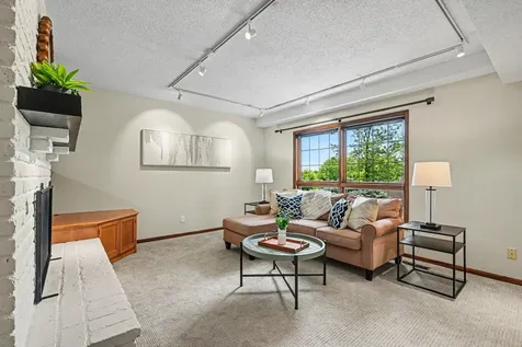 16480 Kingswood Drive Lakeville MN 55044