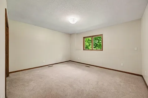 16480 Kingswood Drive Lakeville MN 55044