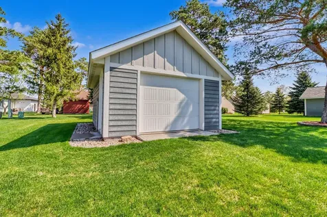 906 Lake Forest Circle Detroit Lakes MN 56501