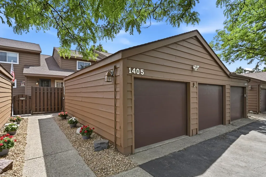 1405 63rd Lane N Brooklyn Center MN 55430