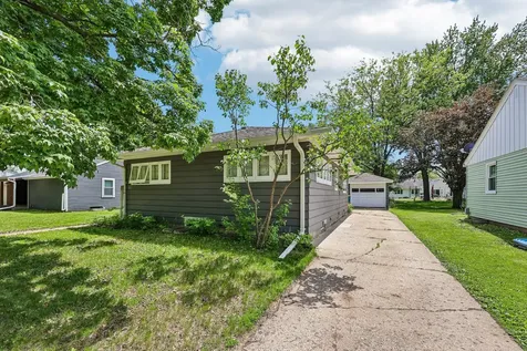 113 Central Street Le Sueur MN 56058