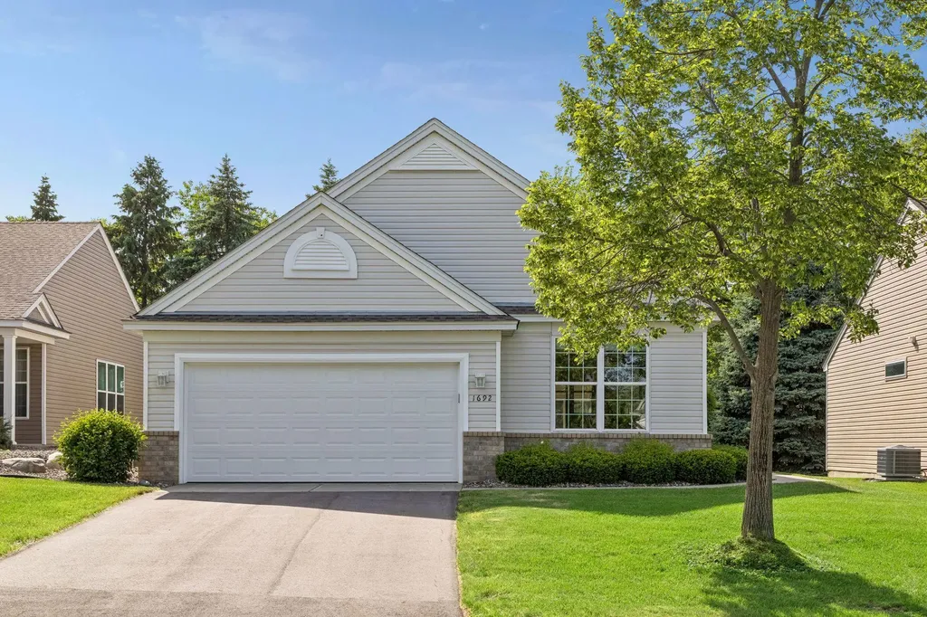 1692 Oakbrooke Way Eagan MN 55122