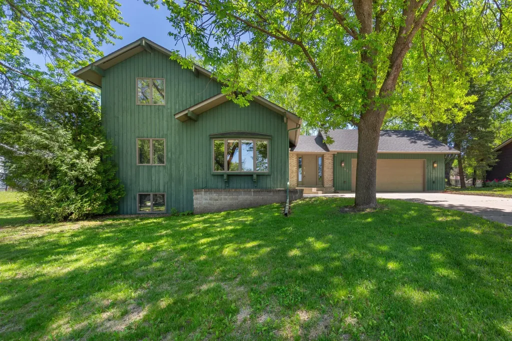 421 10th Avenue SE Faribault MN 55021