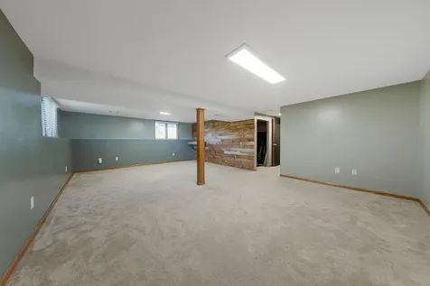 421 10th Avenue SE Faribault MN 55021