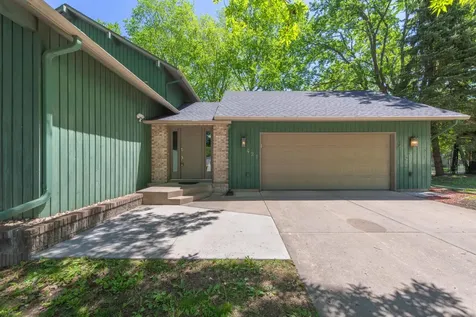 421 10th Avenue SE Faribault MN 55021