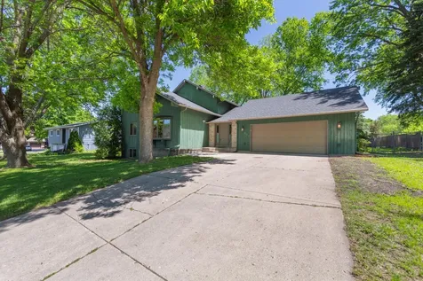 421 10th Avenue SE Faribault MN 55021
