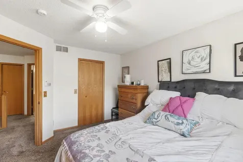 7036 49th Street N Oakdale MN 55128