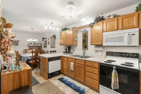 7036 49th Street N Oakdale MN 55128