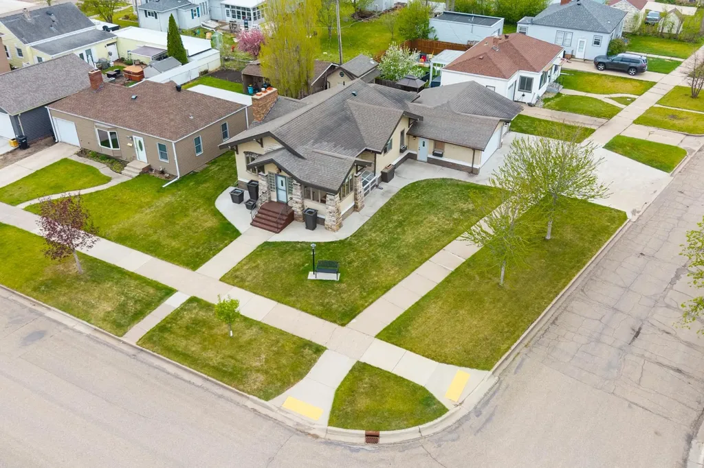 735 2nd Avenue NW Valley City ND 58072